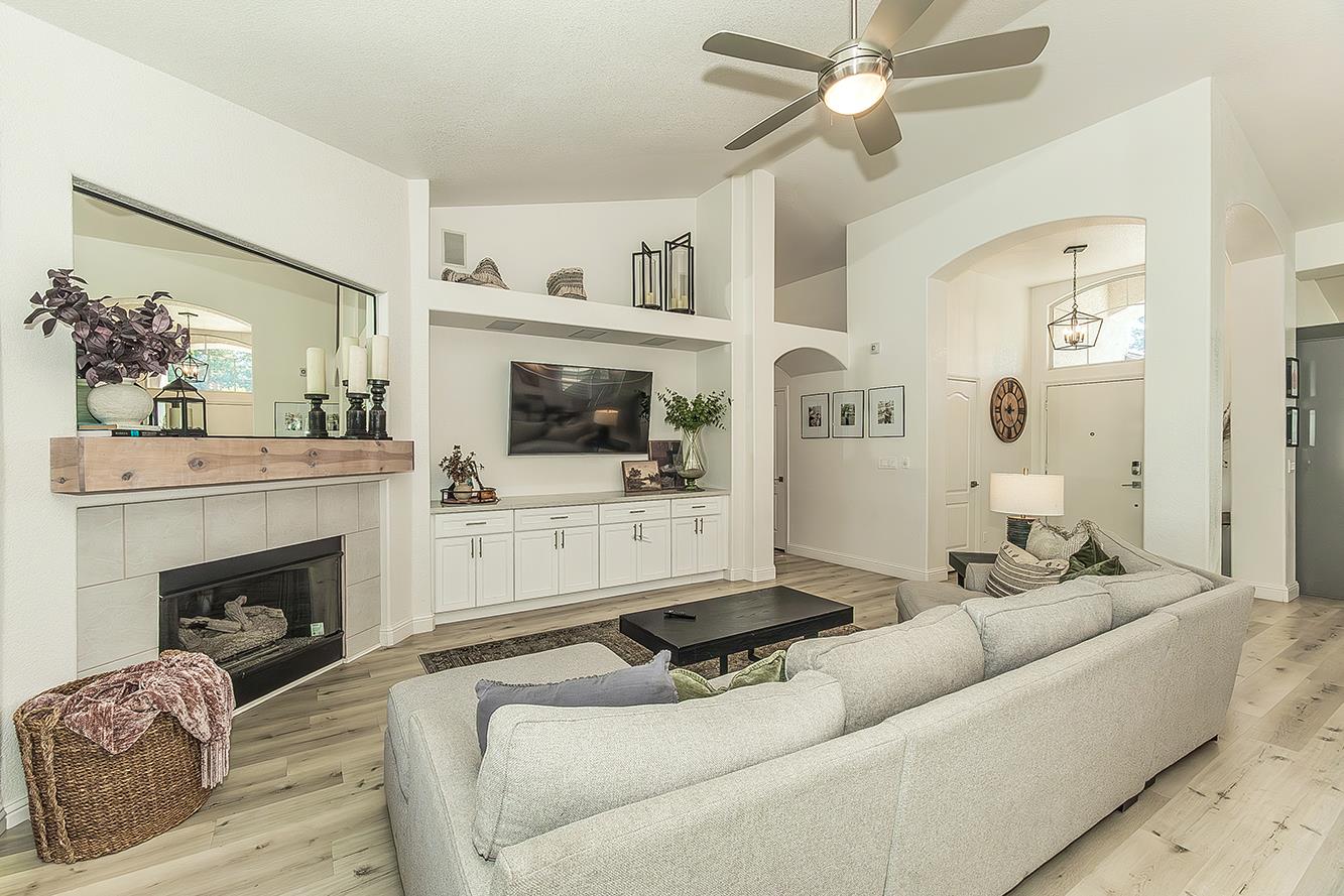 2290 W Atlanta Ave, Fresno, CA 93711