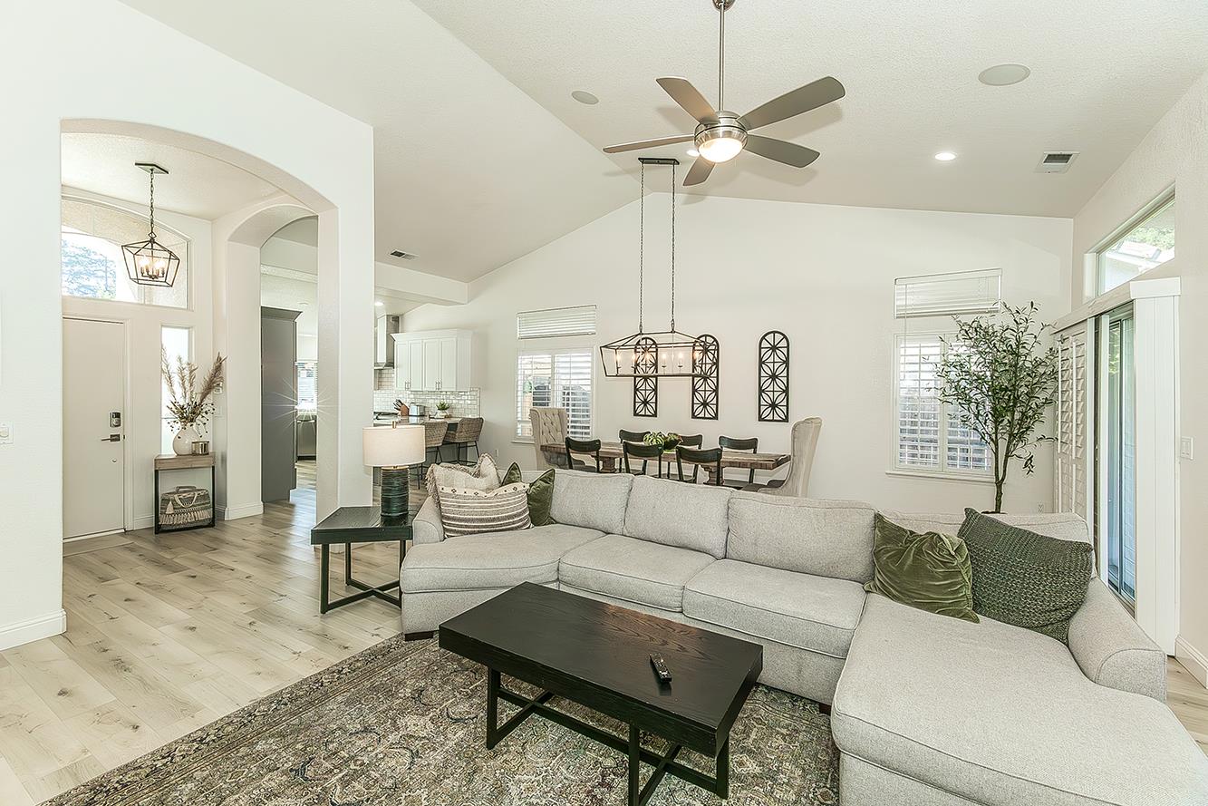 2290 W Atlanta Ave, Fresno, CA 93711