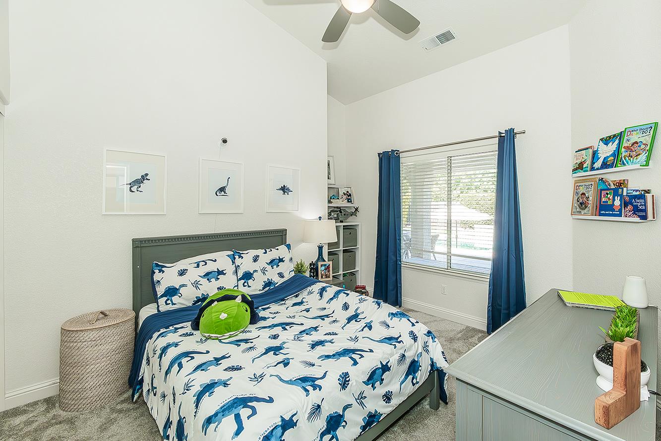 2290 W Atlanta Ave, Fresno, CA 93711