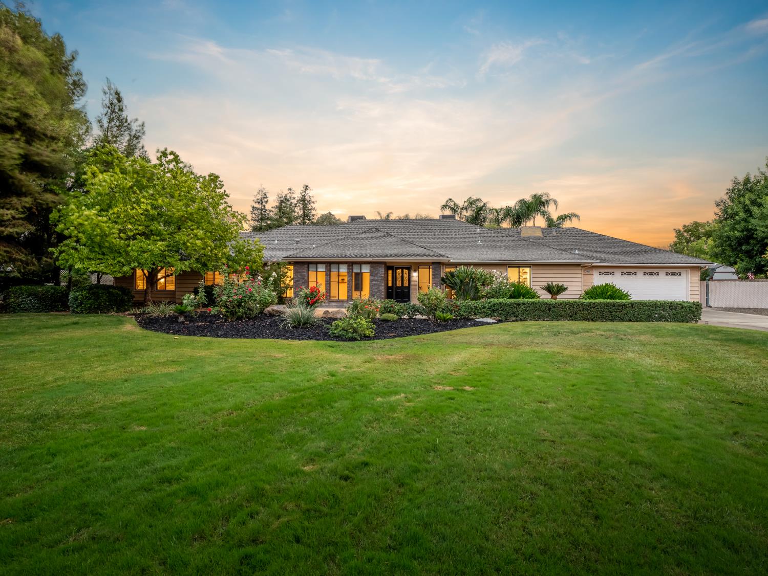 9430 E Ellery Ave, Clovis, CA 93619