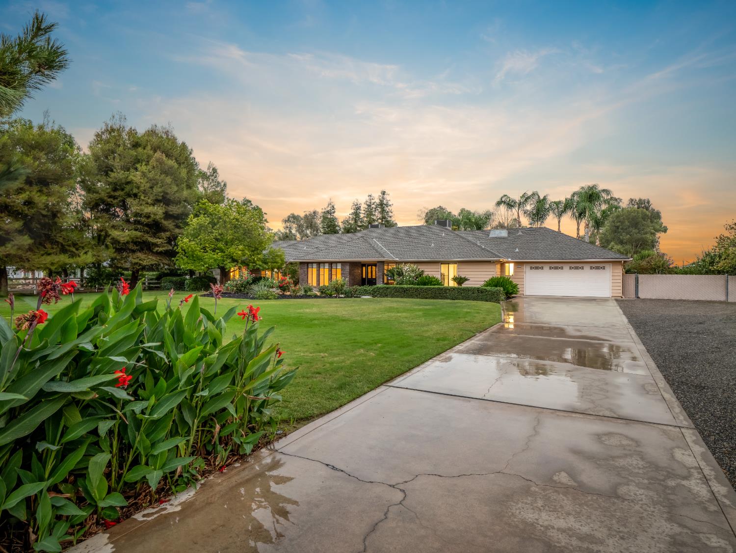 9430 E Ellery Ave, Clovis, CA 93619