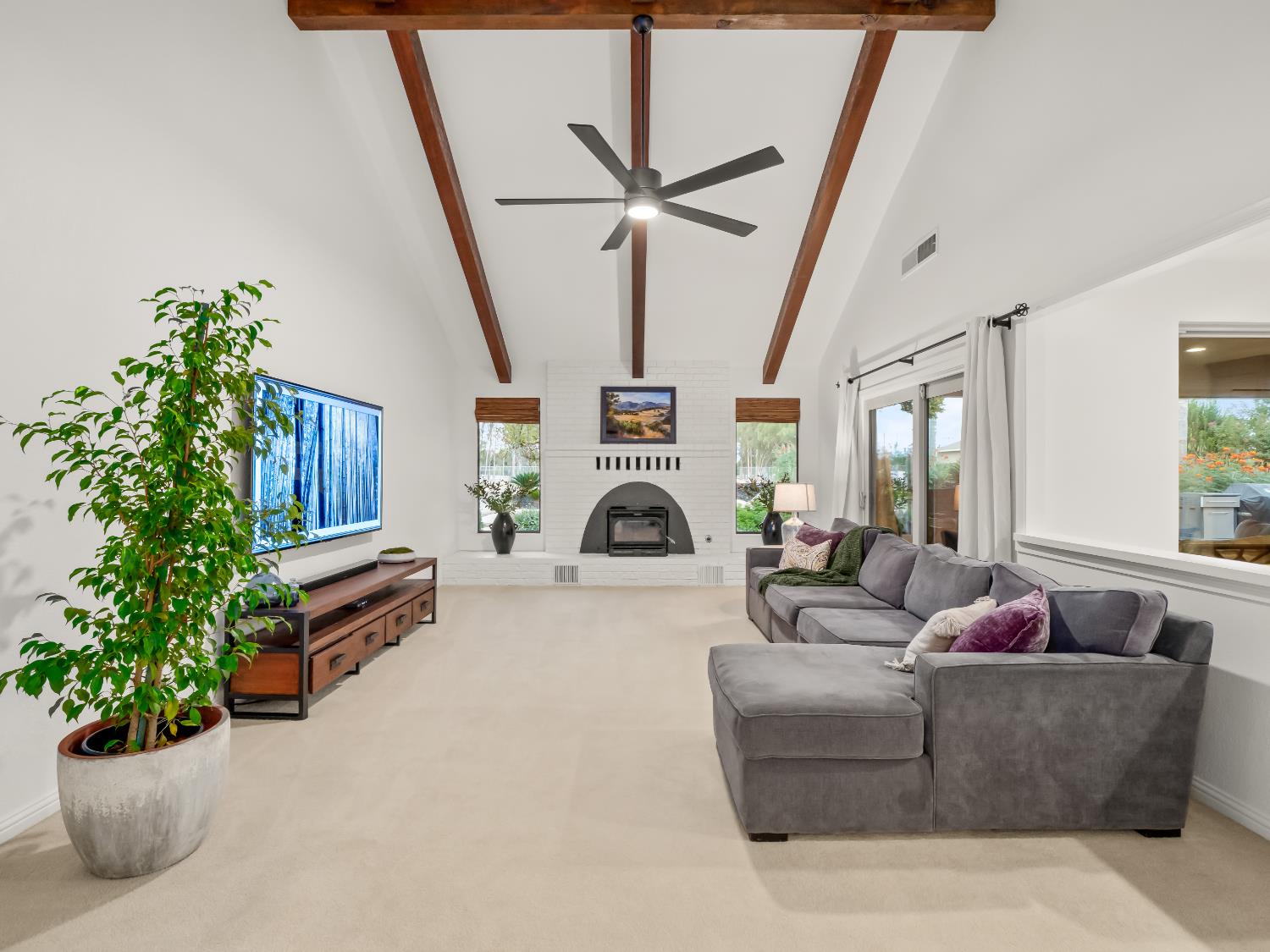 9430 E Ellery Ave, Clovis, CA 93619