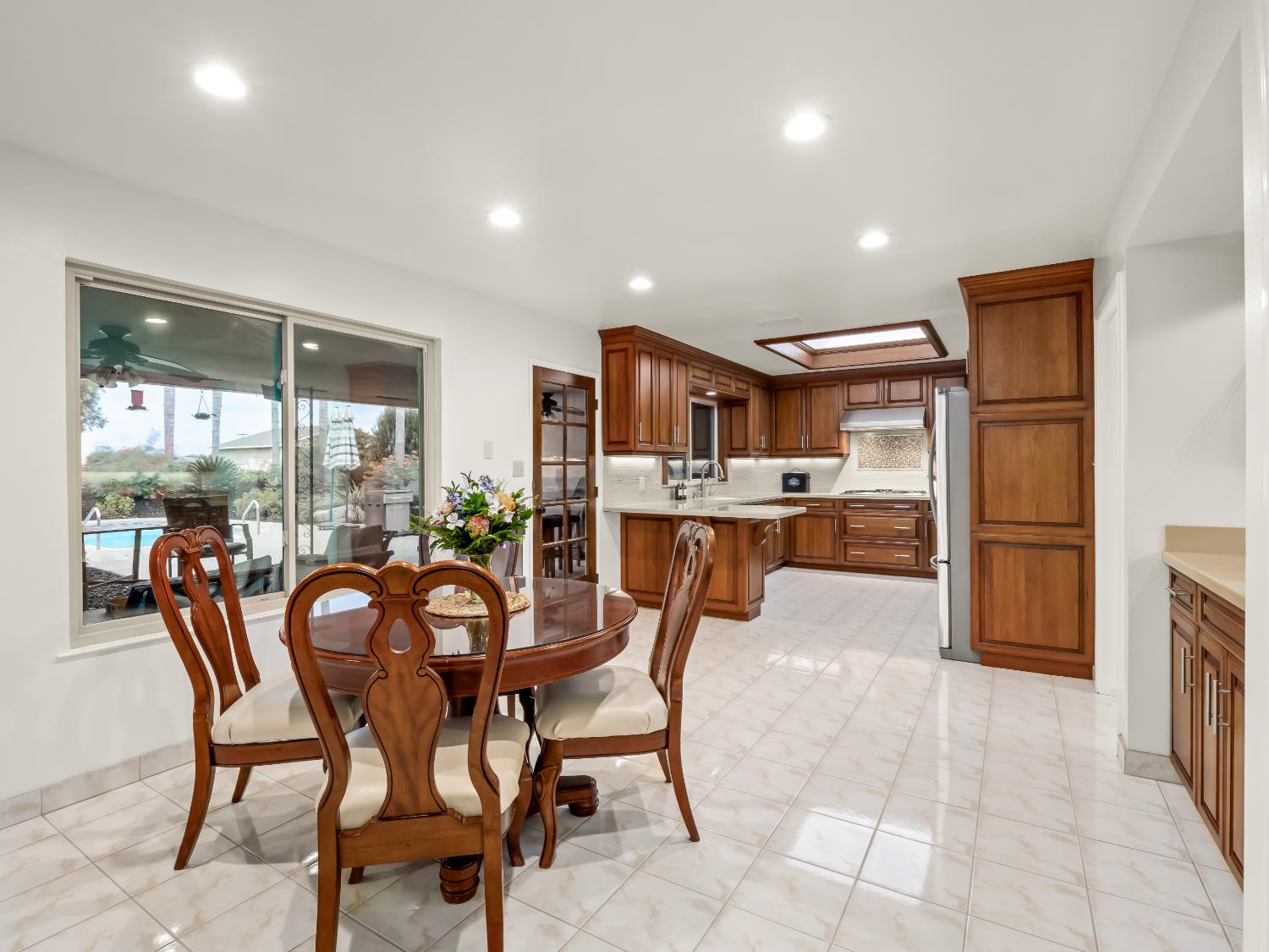 9430 E Ellery Ave, Clovis, CA 93619