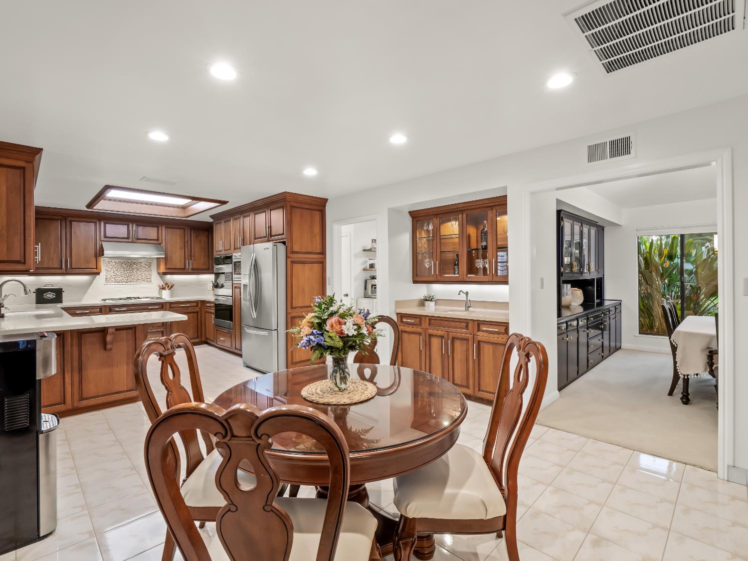 9430 E Ellery Ave, Clovis, CA 93619