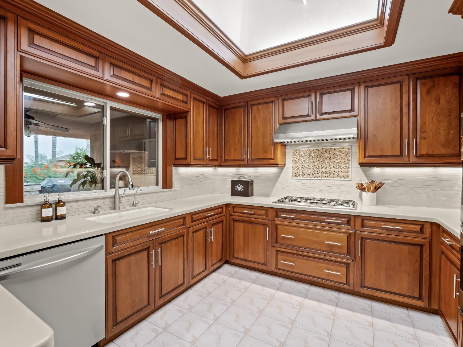 9430 E Ellery Ave, Clovis, CA 93619