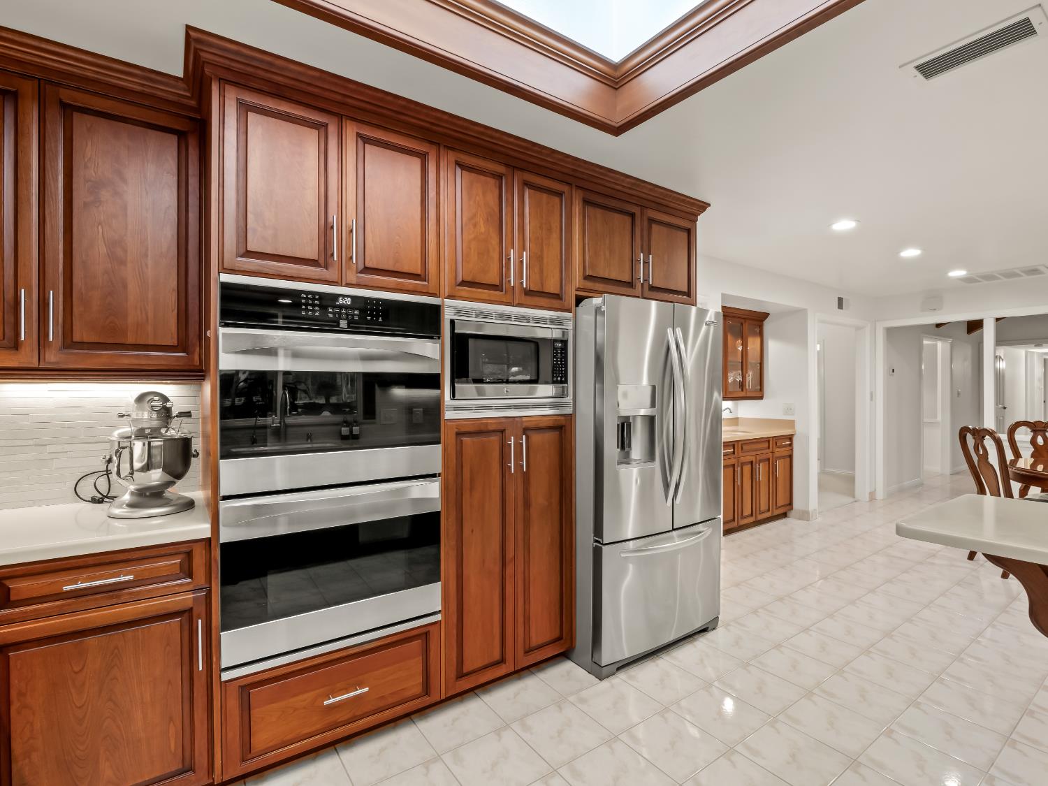 9430 E Ellery Ave, Clovis, CA 93619