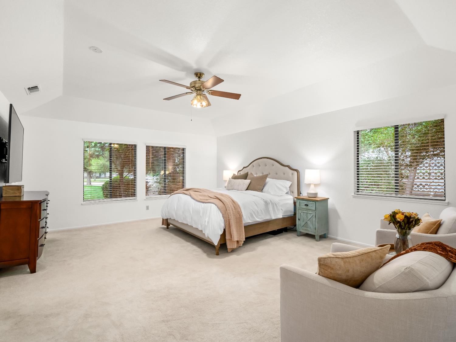 9430 E Ellery Ave, Clovis, CA 93619