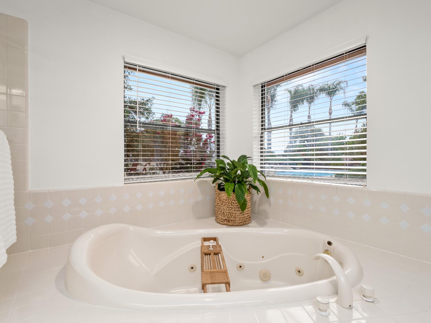 9430 E Ellery Ave, Clovis, CA 93619