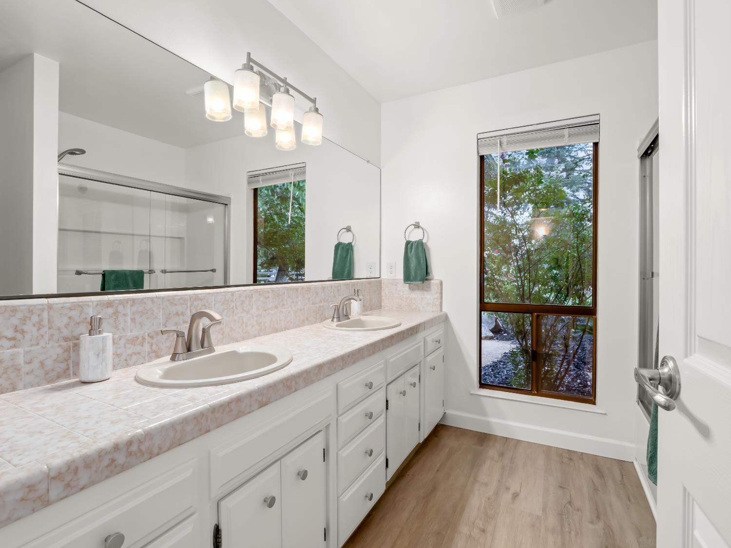 9430 E Ellery Ave, Clovis, CA 93619