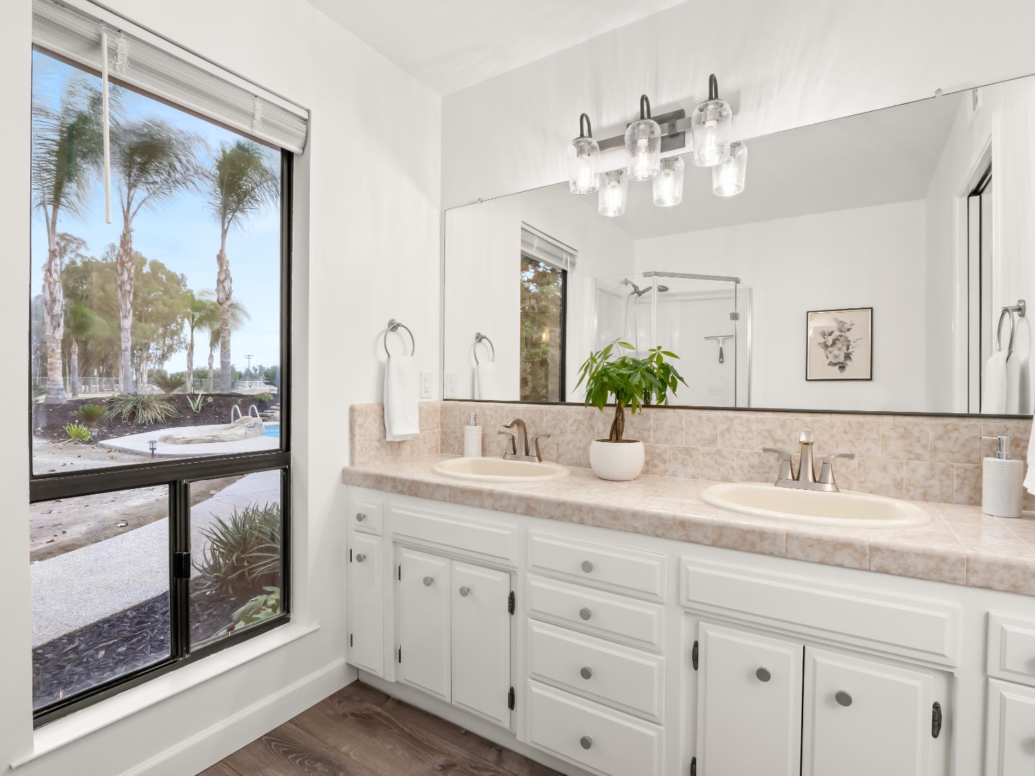9430 E Ellery Ave, Clovis, CA 93619