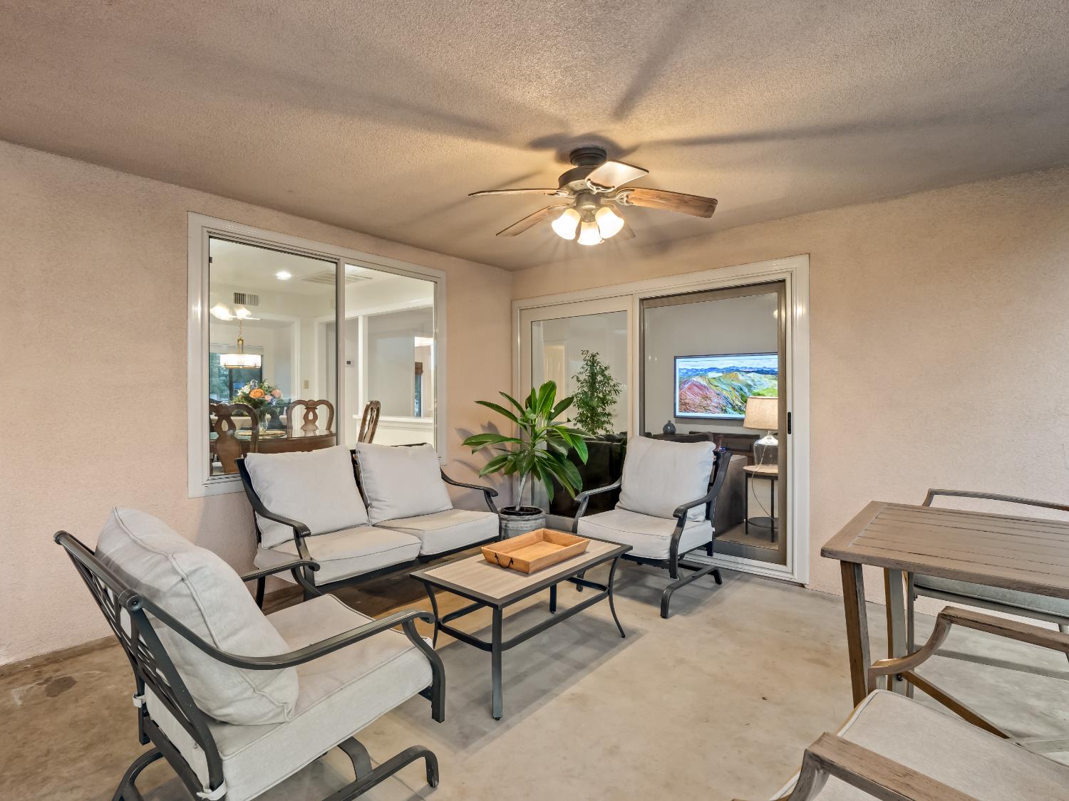9430 E Ellery Ave, Clovis, CA 93619