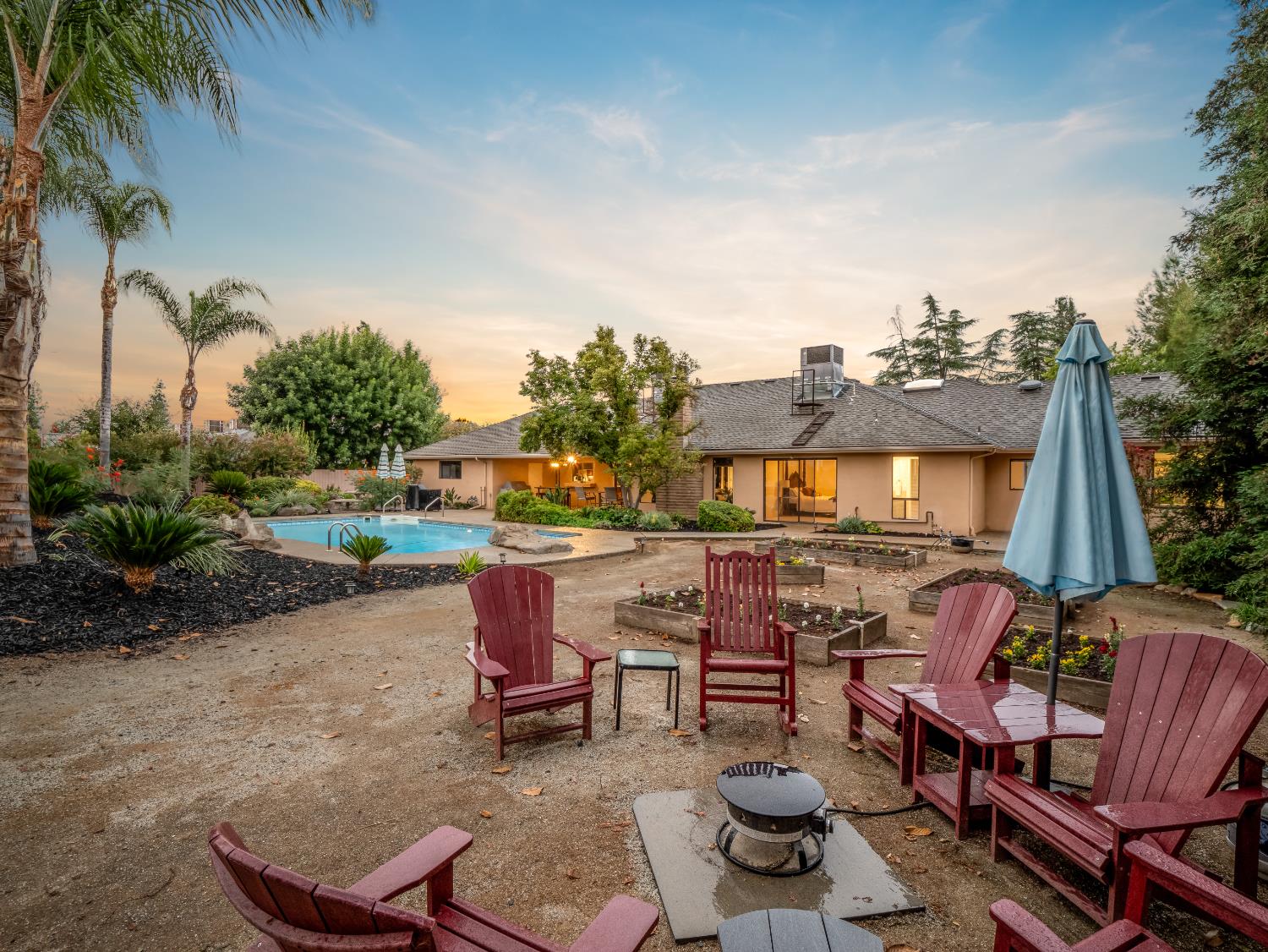 9430 E Ellery Ave, Clovis, CA 93619