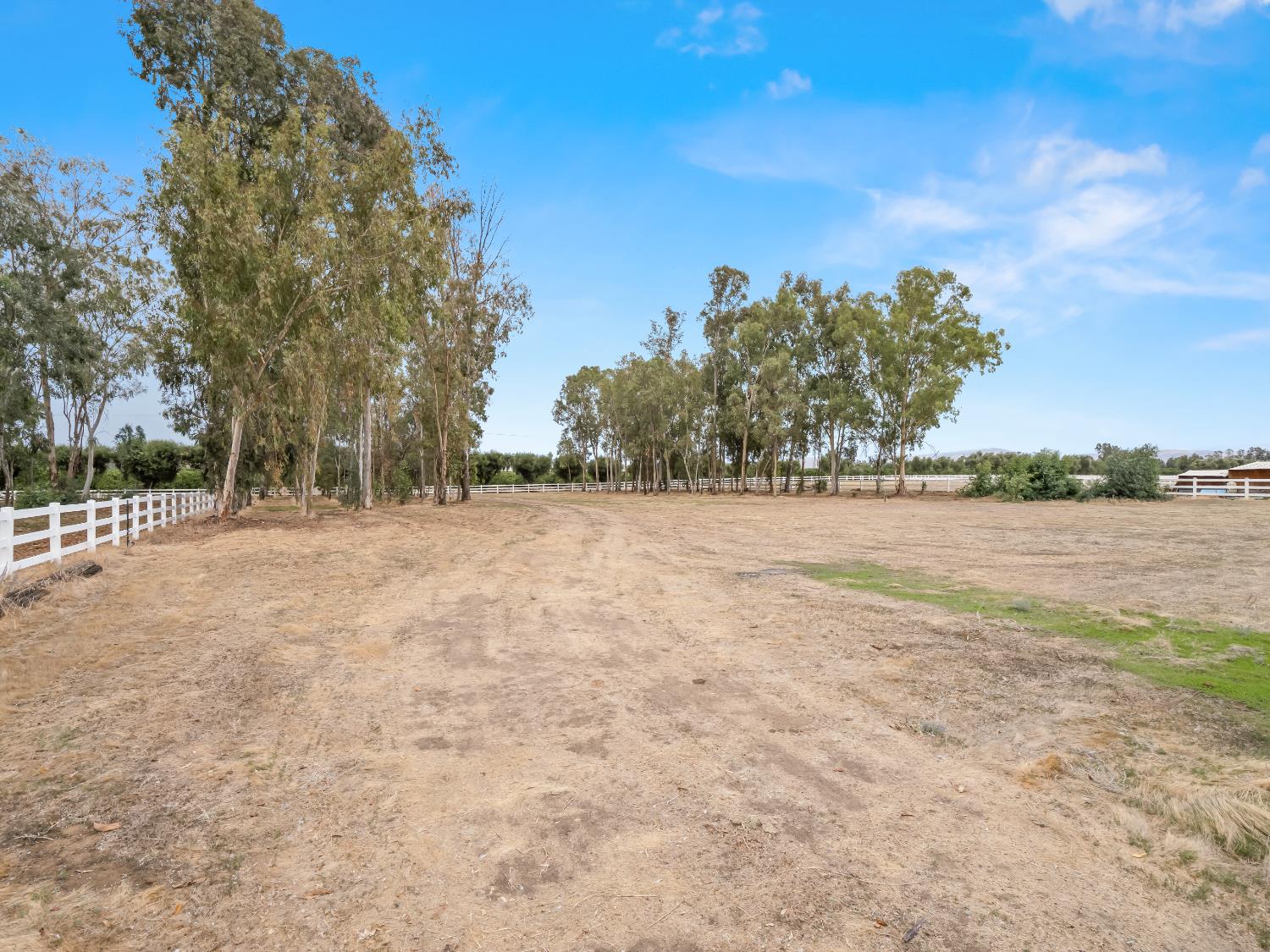 9430 E Ellery Ave, Clovis, CA 93619