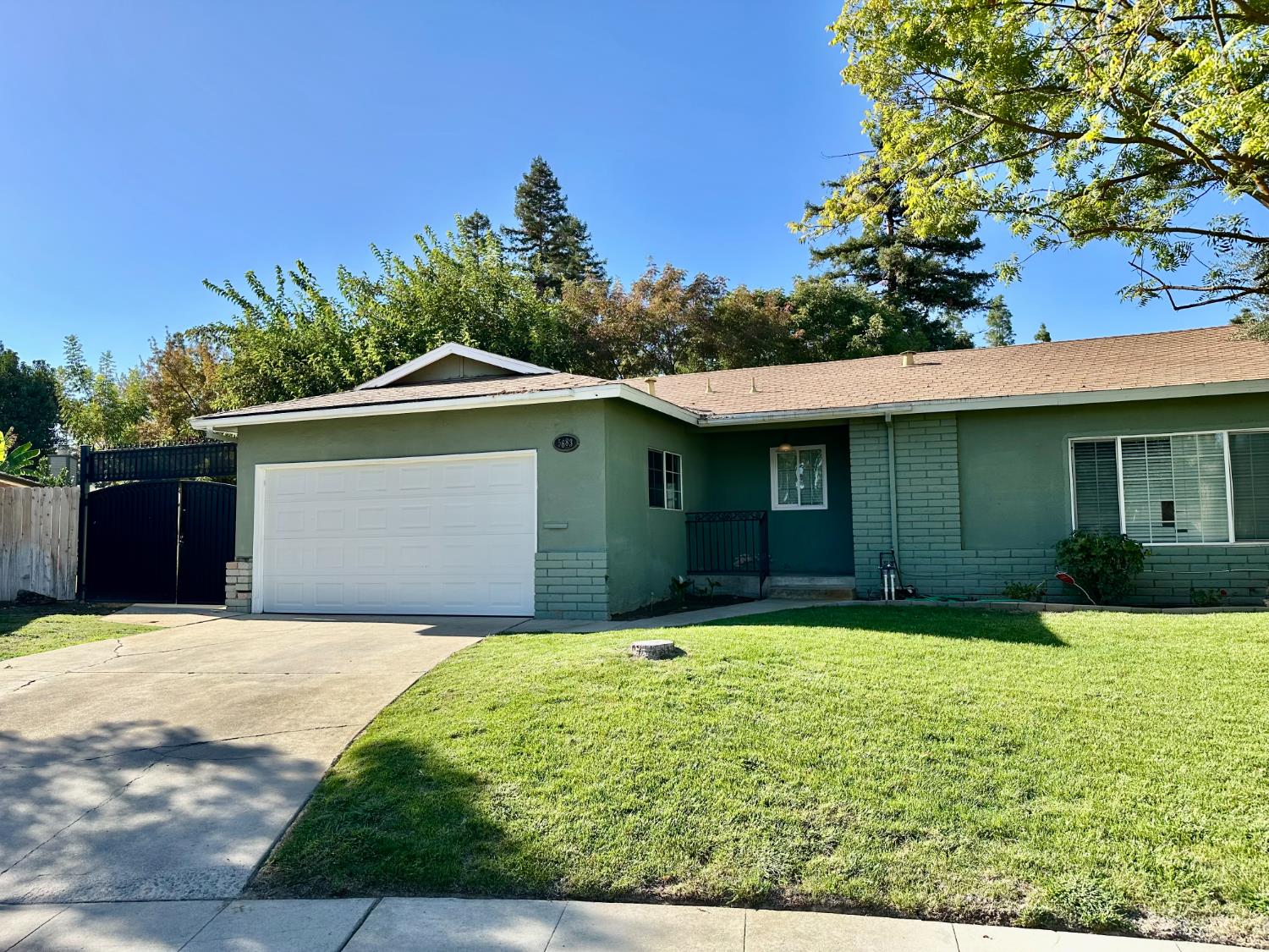 5683 N Rafael, Fresno, CA 93711