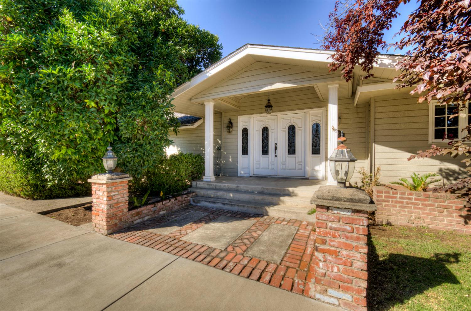 4895 N Thorne Ave, Fresno, CA 93704