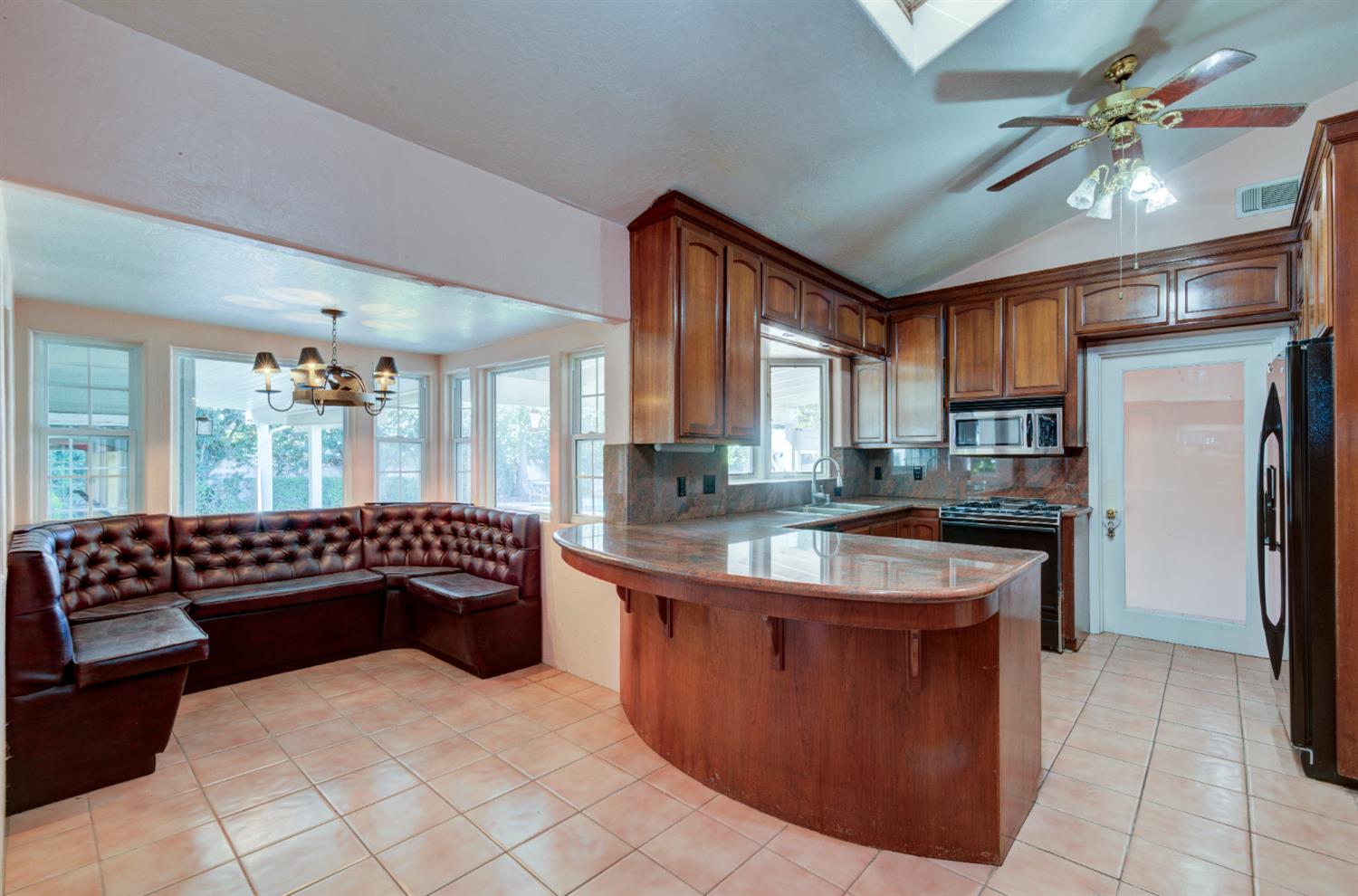 4895 N Thorne Ave, Fresno, CA 93704