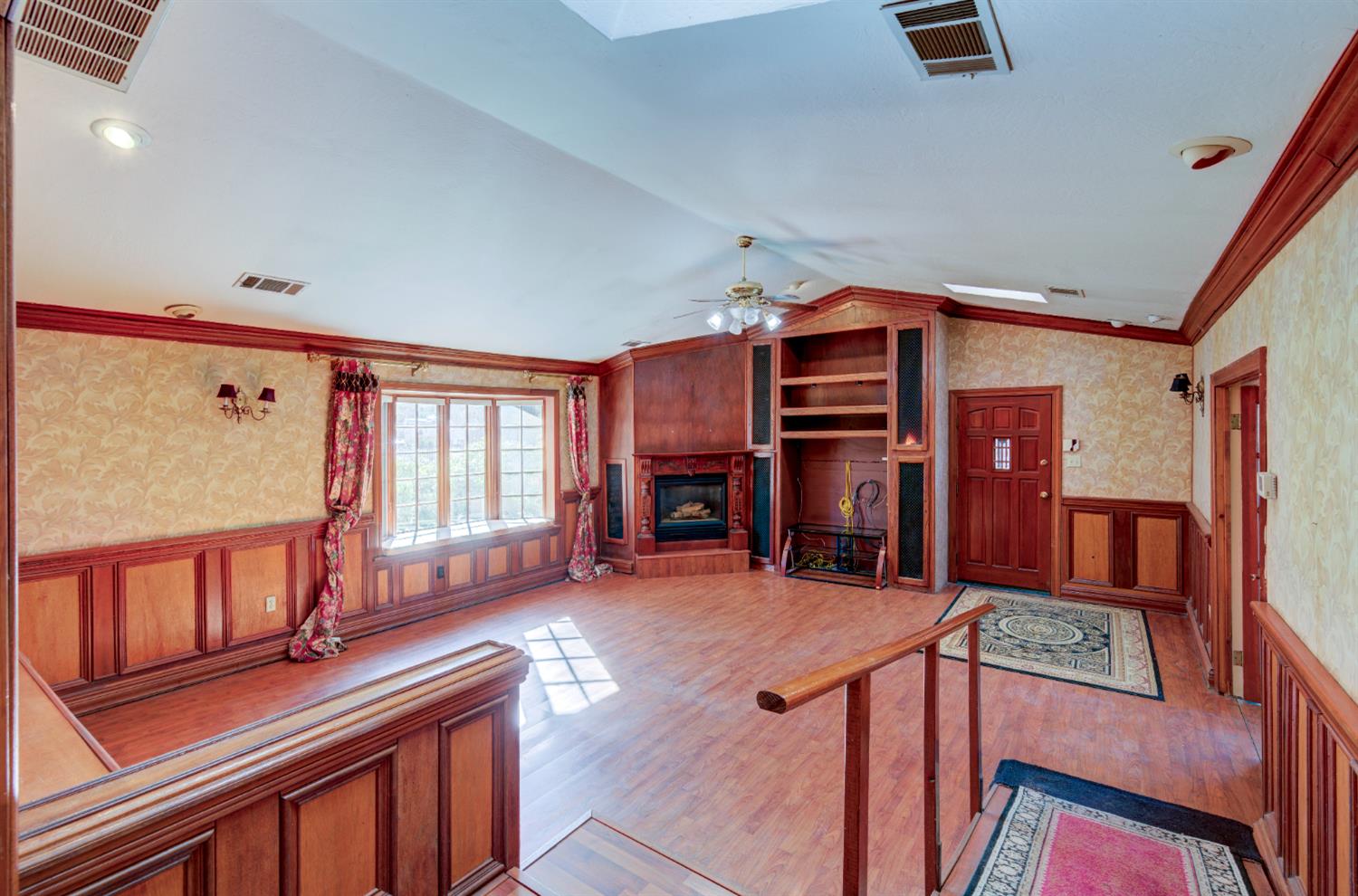 4895 N Thorne Ave, Fresno, CA 93704