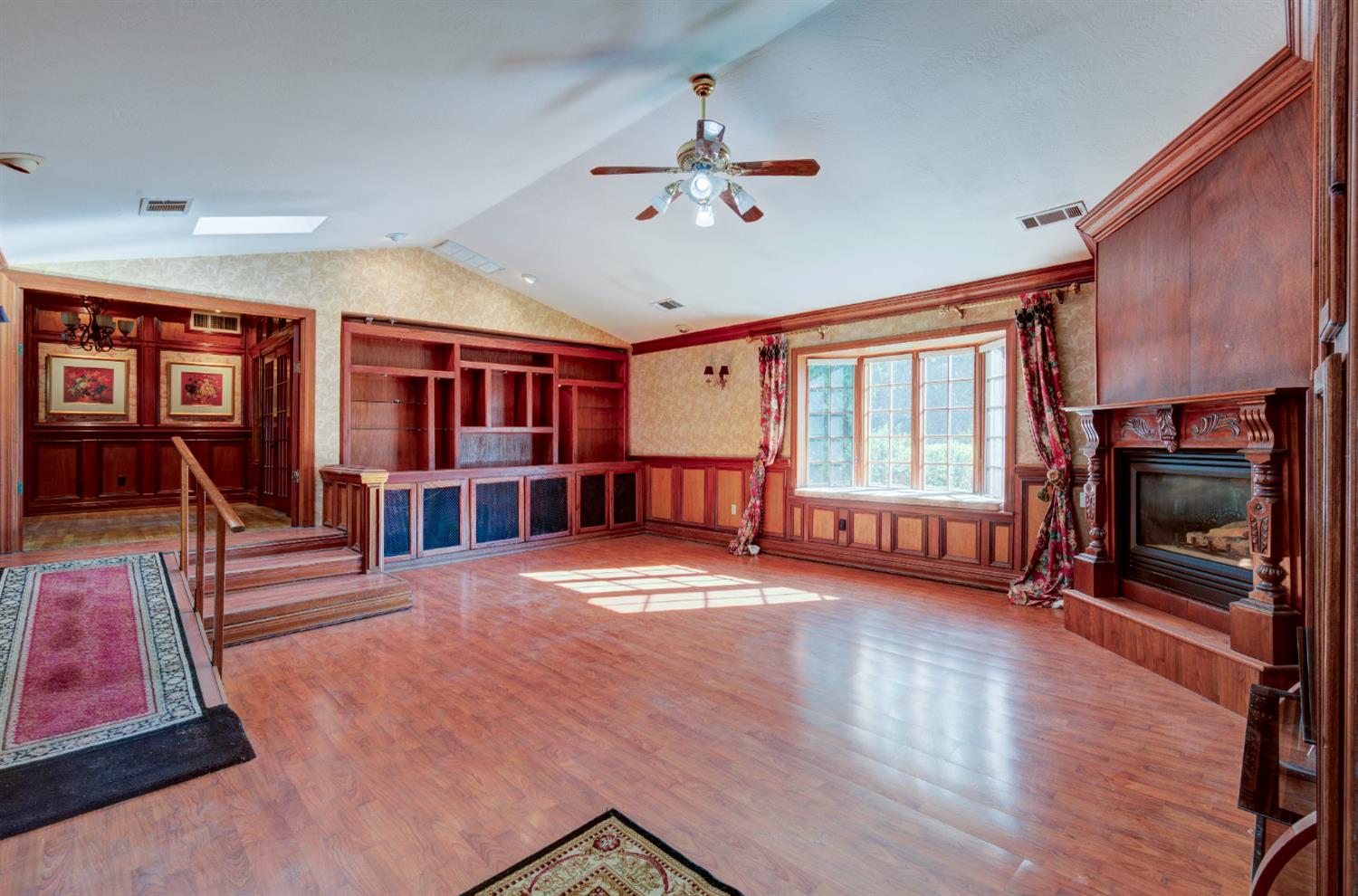 4895 N Thorne Ave, Fresno, CA 93704