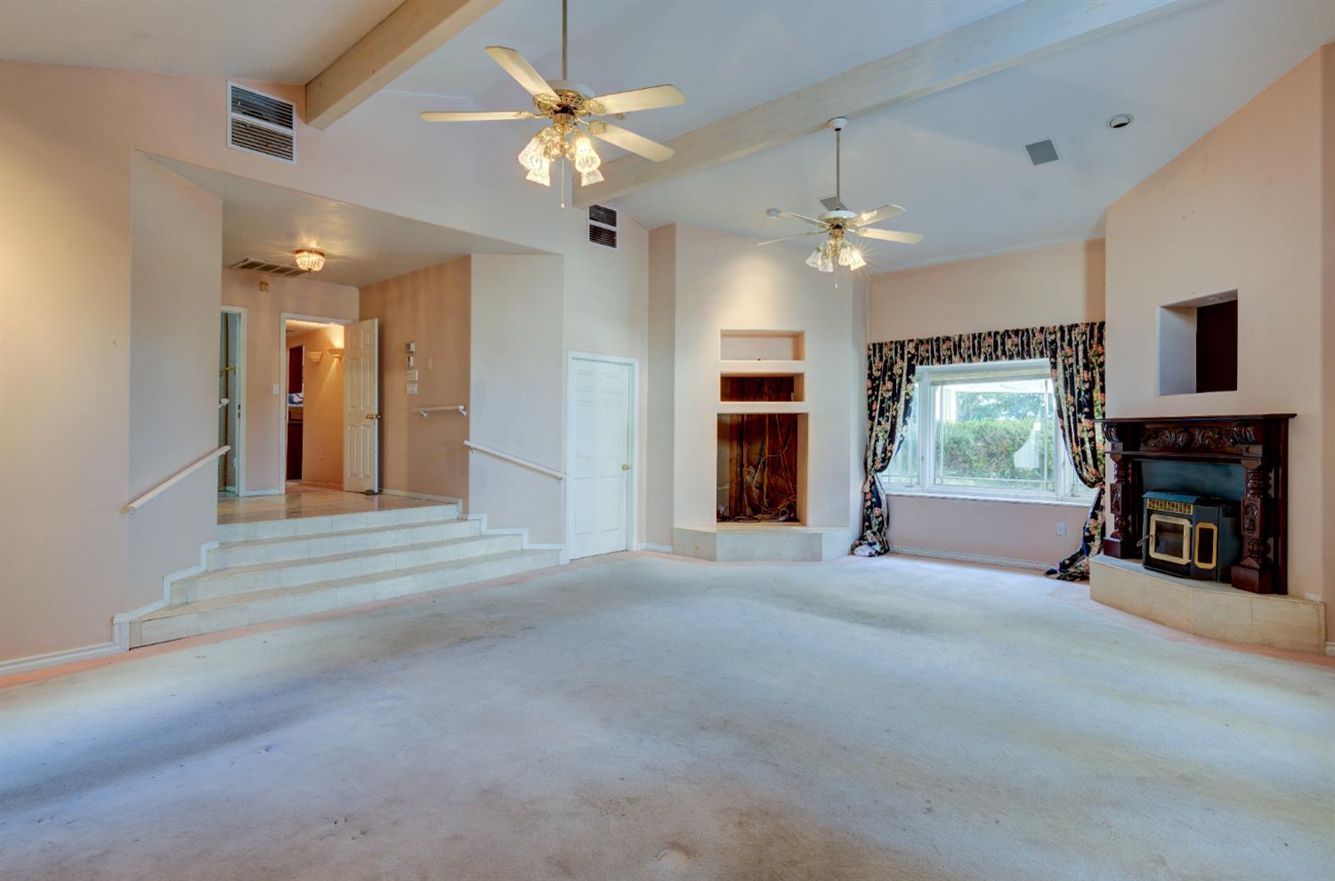 4895 N Thorne Ave, Fresno, CA 93704