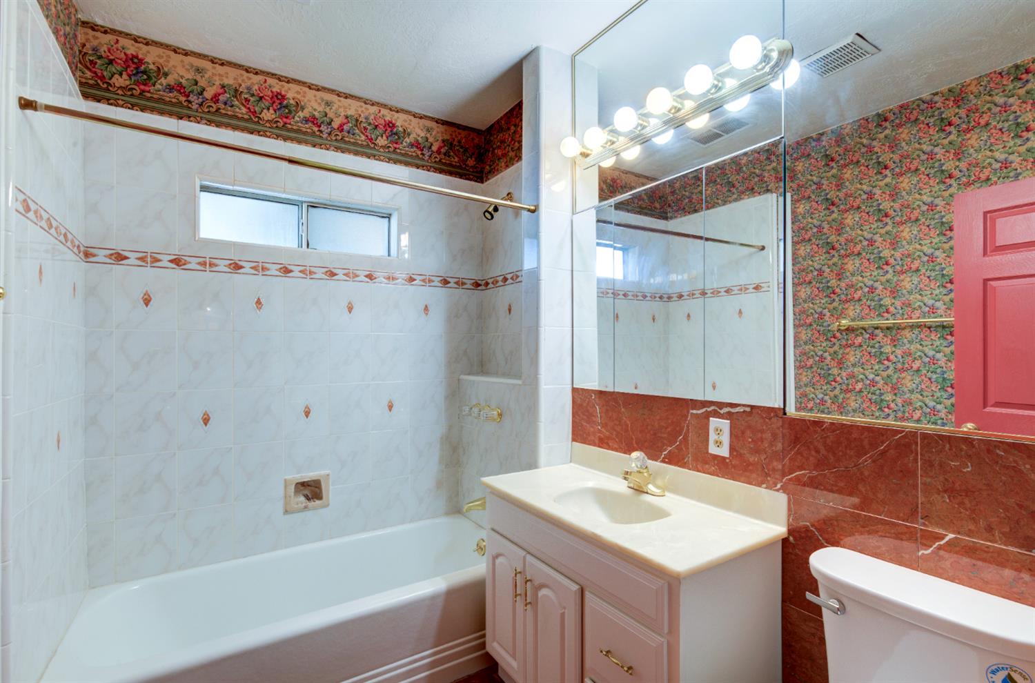 4895 N Thorne Ave, Fresno, CA 93704