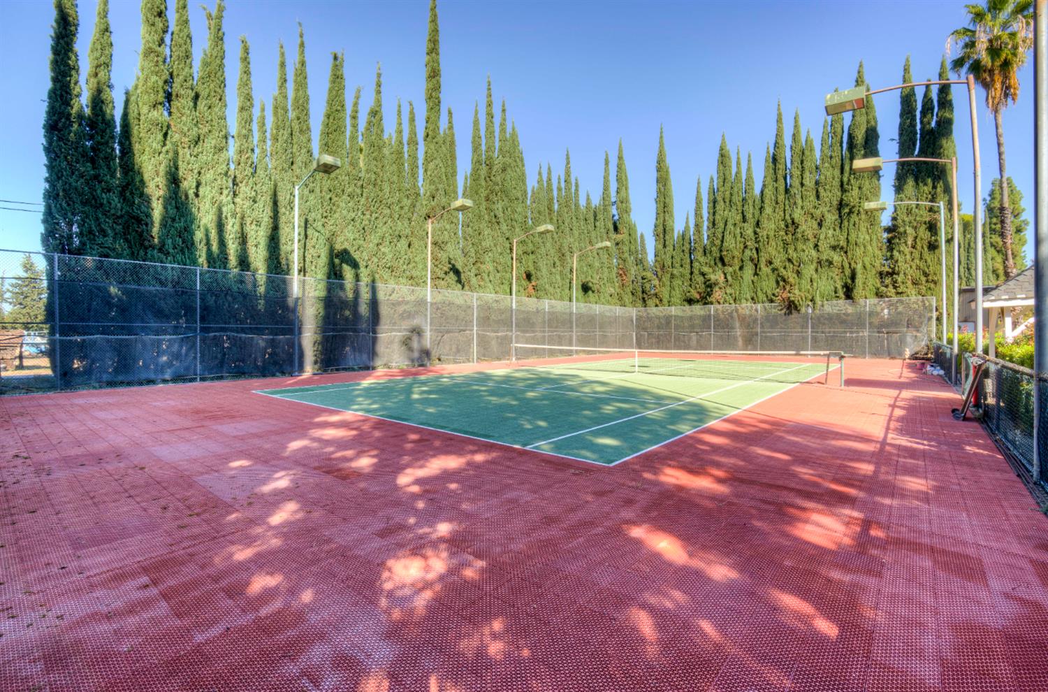 4895 N Thorne Ave, Fresno, CA 93704