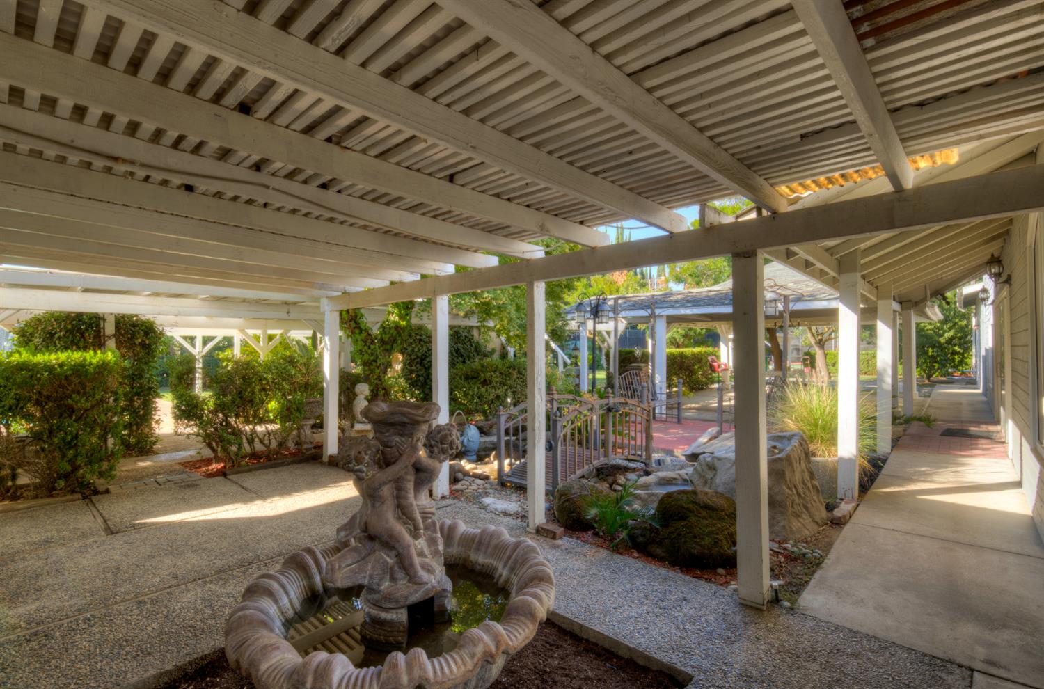 4895 N Thorne Ave, Fresno, CA 93704