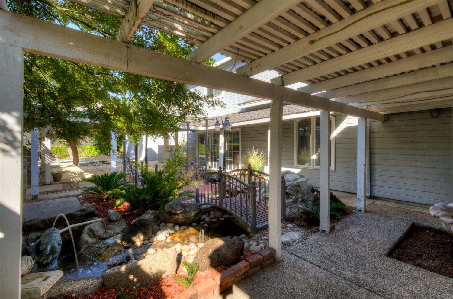 4895 N Thorne Ave, Fresno, CA 93704