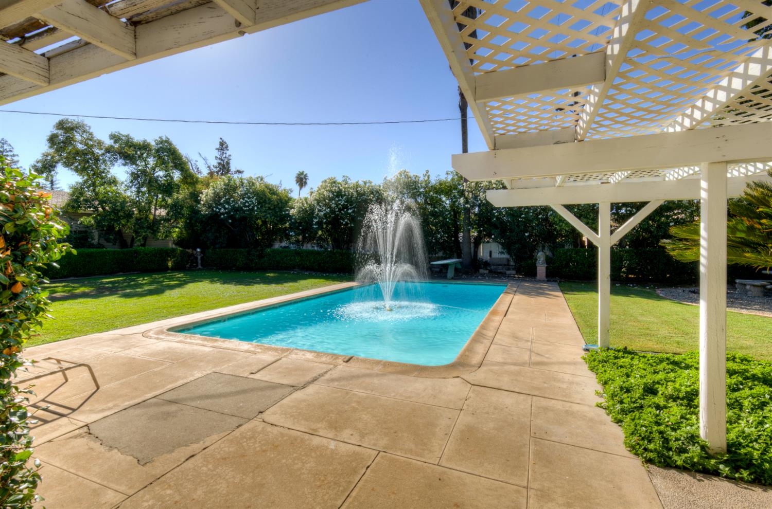 4895 N Thorne Ave, Fresno, CA 93704