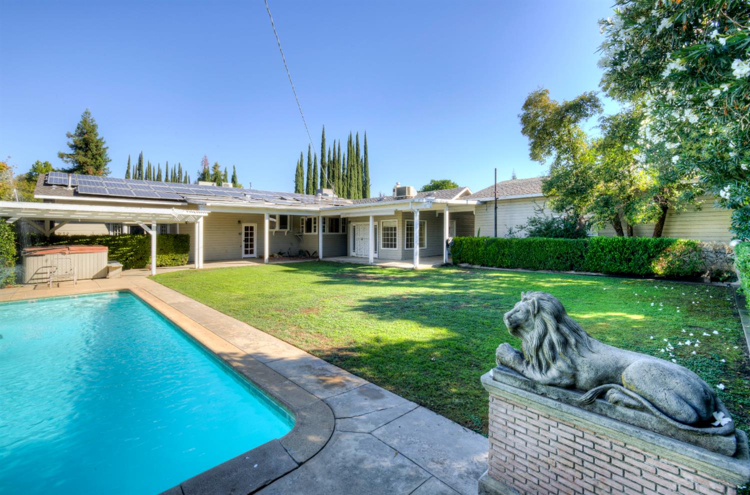 4895 N Thorne Ave, Fresno, CA 93704