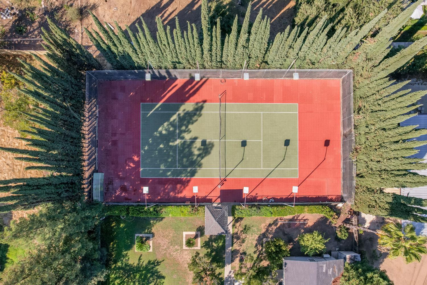 4895 N Thorne Ave, Fresno, CA 93704