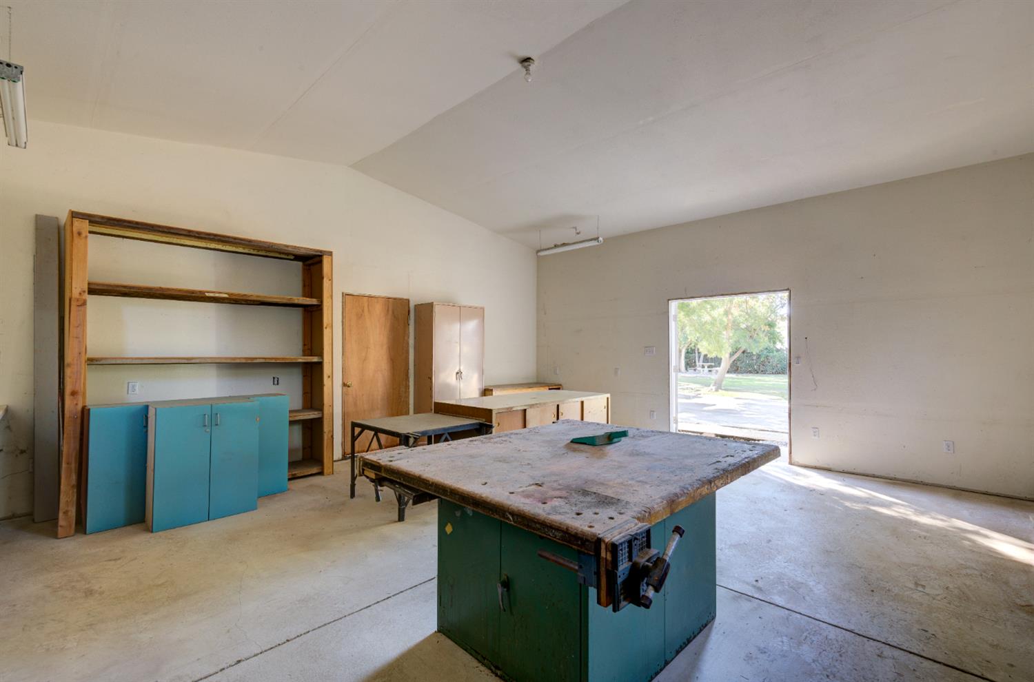 4895 N Thorne Ave, Fresno, CA 93704