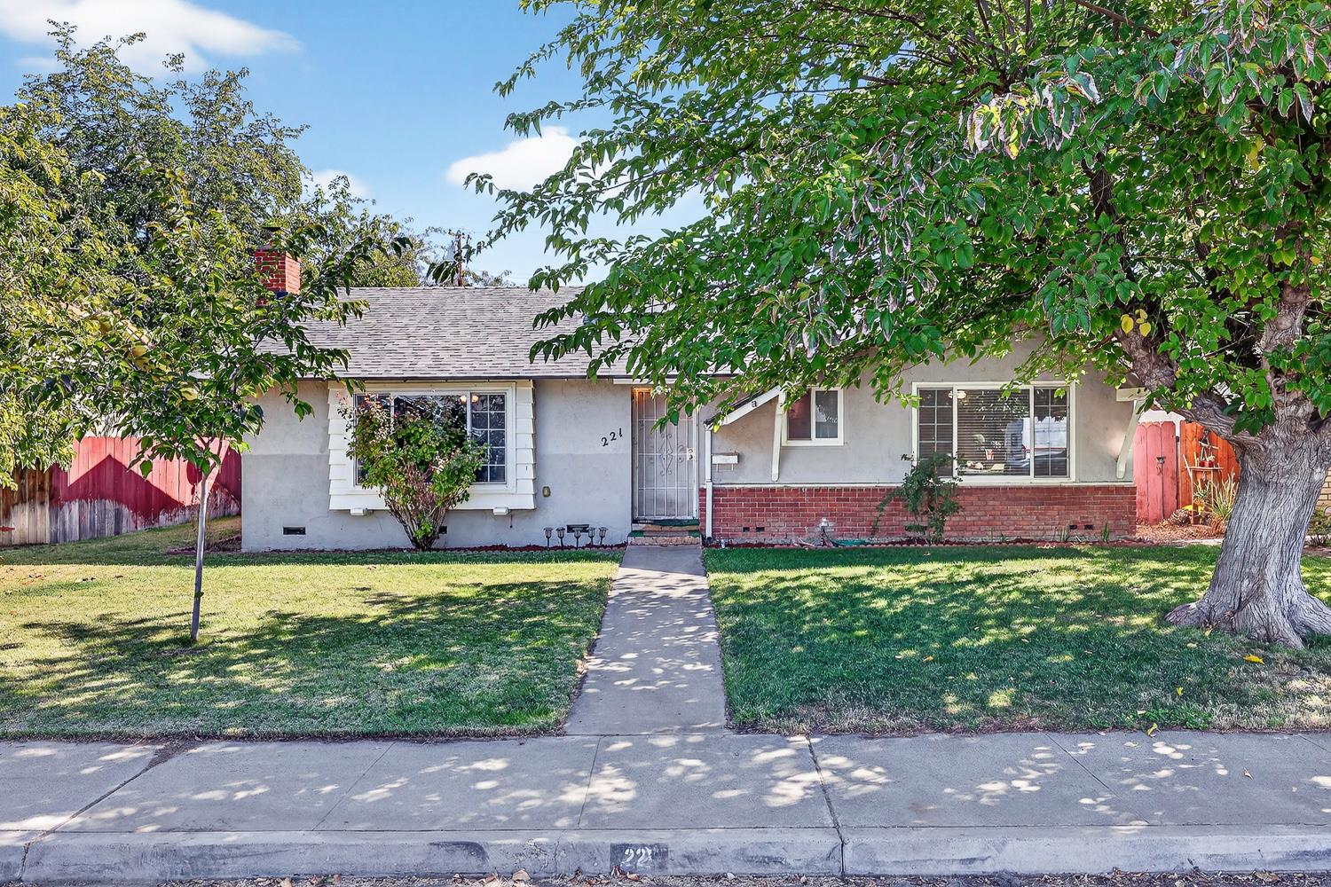 221 S Coalinga St, Coalinga, CA 93210