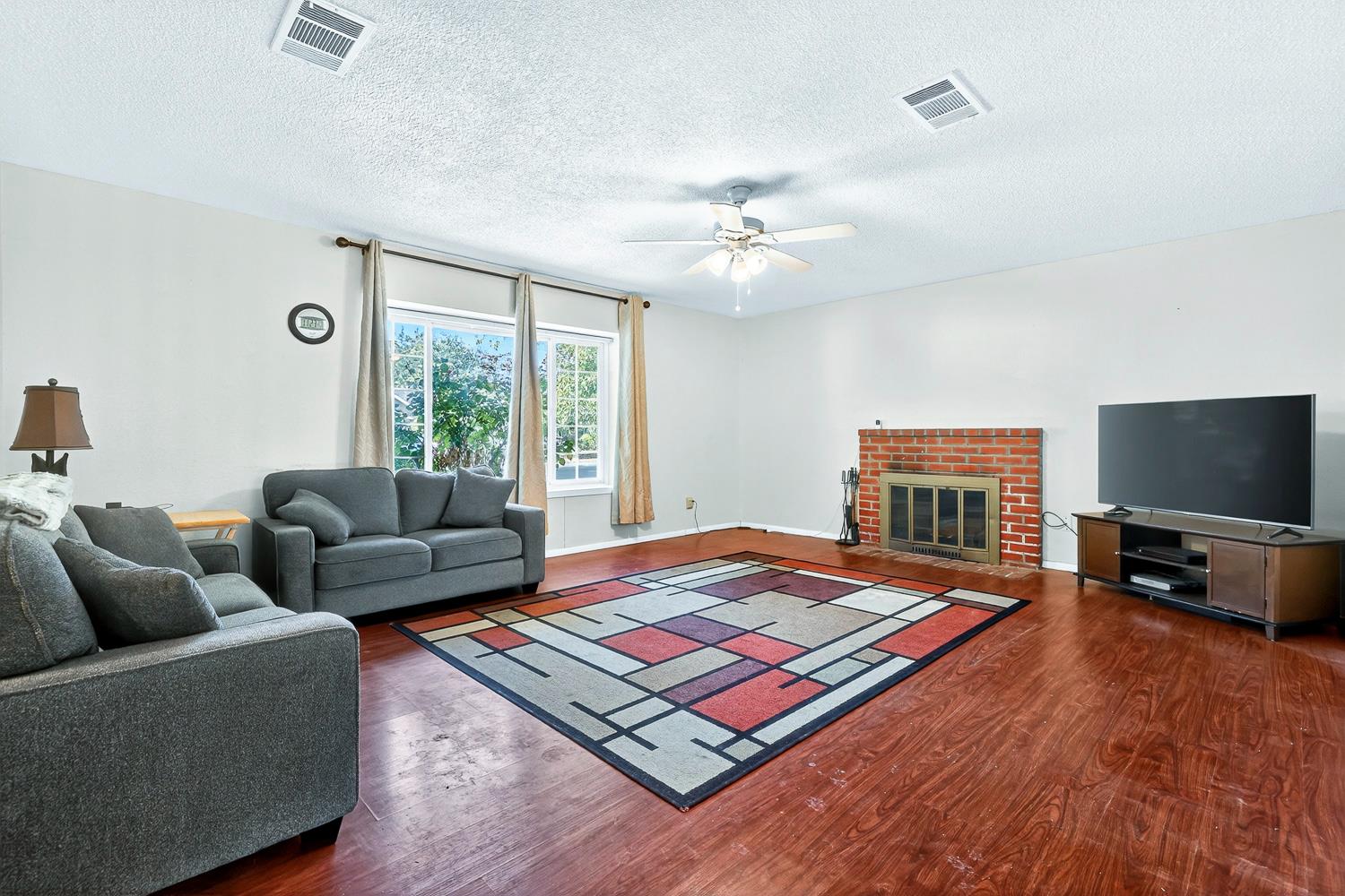 221 S Coalinga St, Coalinga, CA 93210