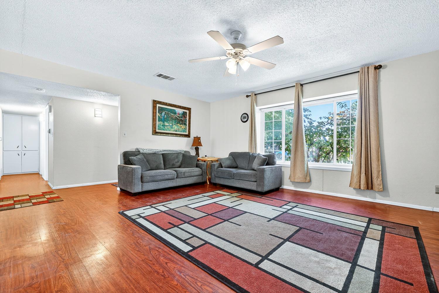 221 S Coalinga St, Coalinga, CA 93210