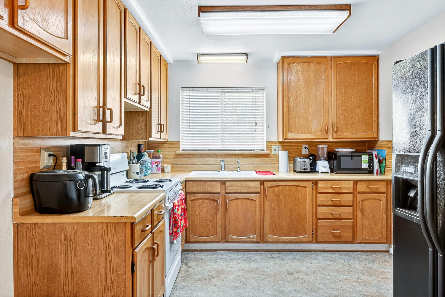 221 S Coalinga St, Coalinga, CA 93210