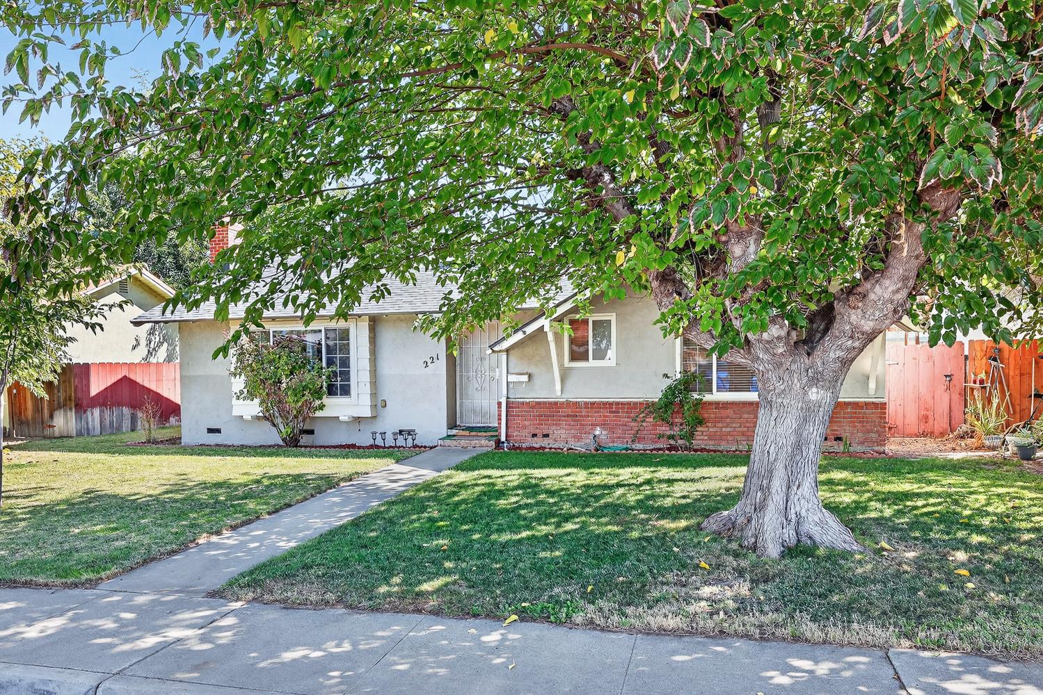 221 S Coalinga St, Coalinga, CA 93210