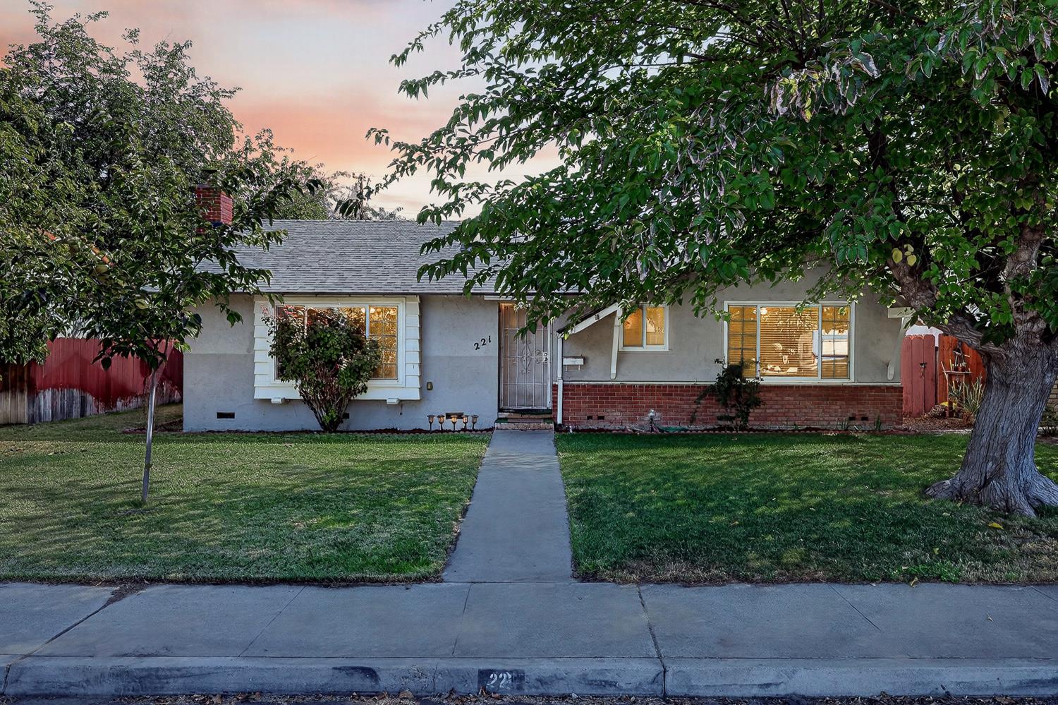 221 S Coalinga St, Coalinga, CA 93210