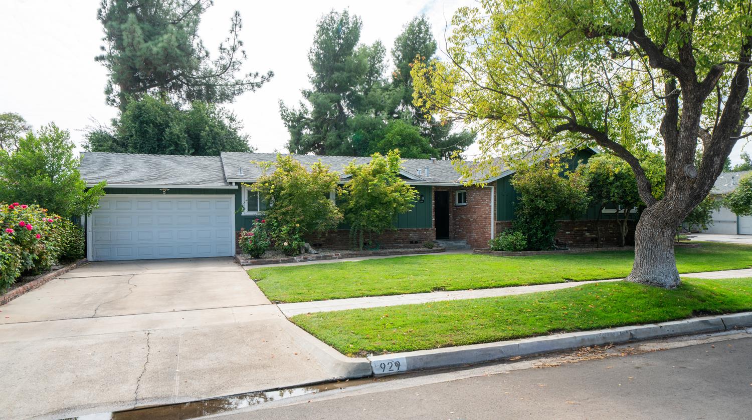 929 W Norwich Ave, Fresno, CA 93726