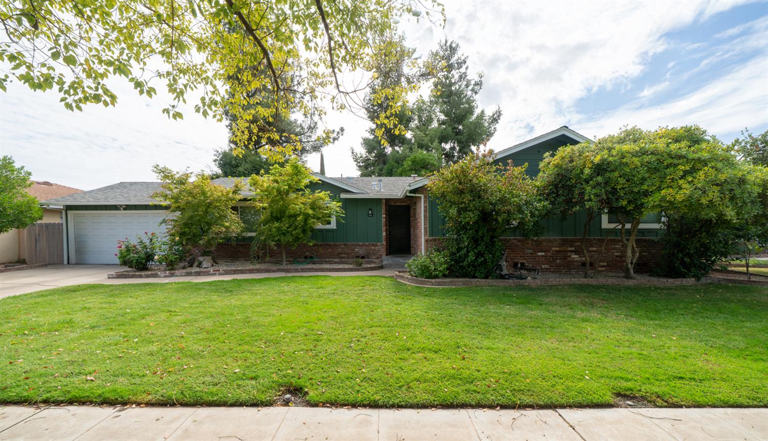 929 W Norwich Ave, Fresno, CA 93726