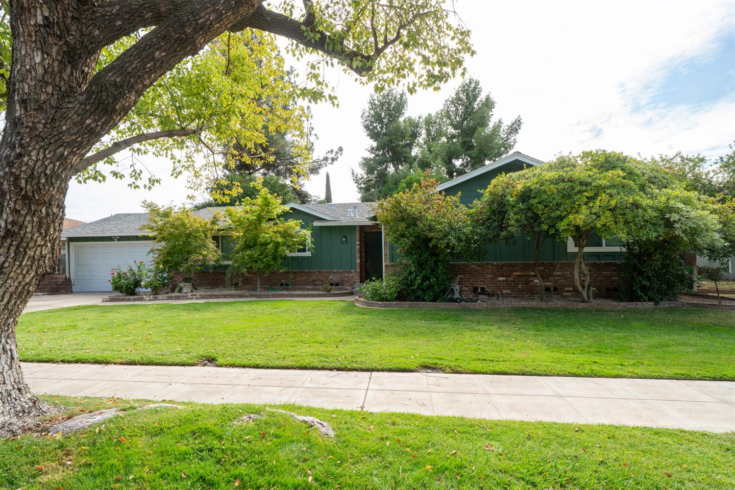 929 W Norwich Ave, Fresno, CA 93726