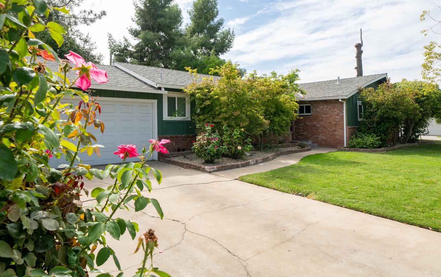 929 W Norwich Ave, Fresno, CA 93726