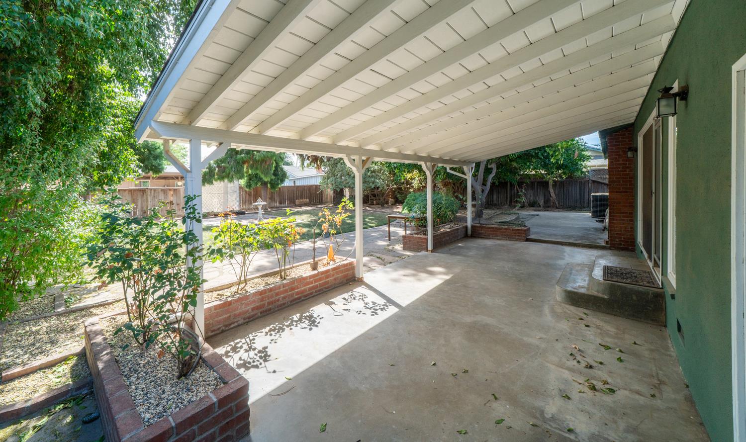 929 W Norwich Ave, Fresno, CA 93726