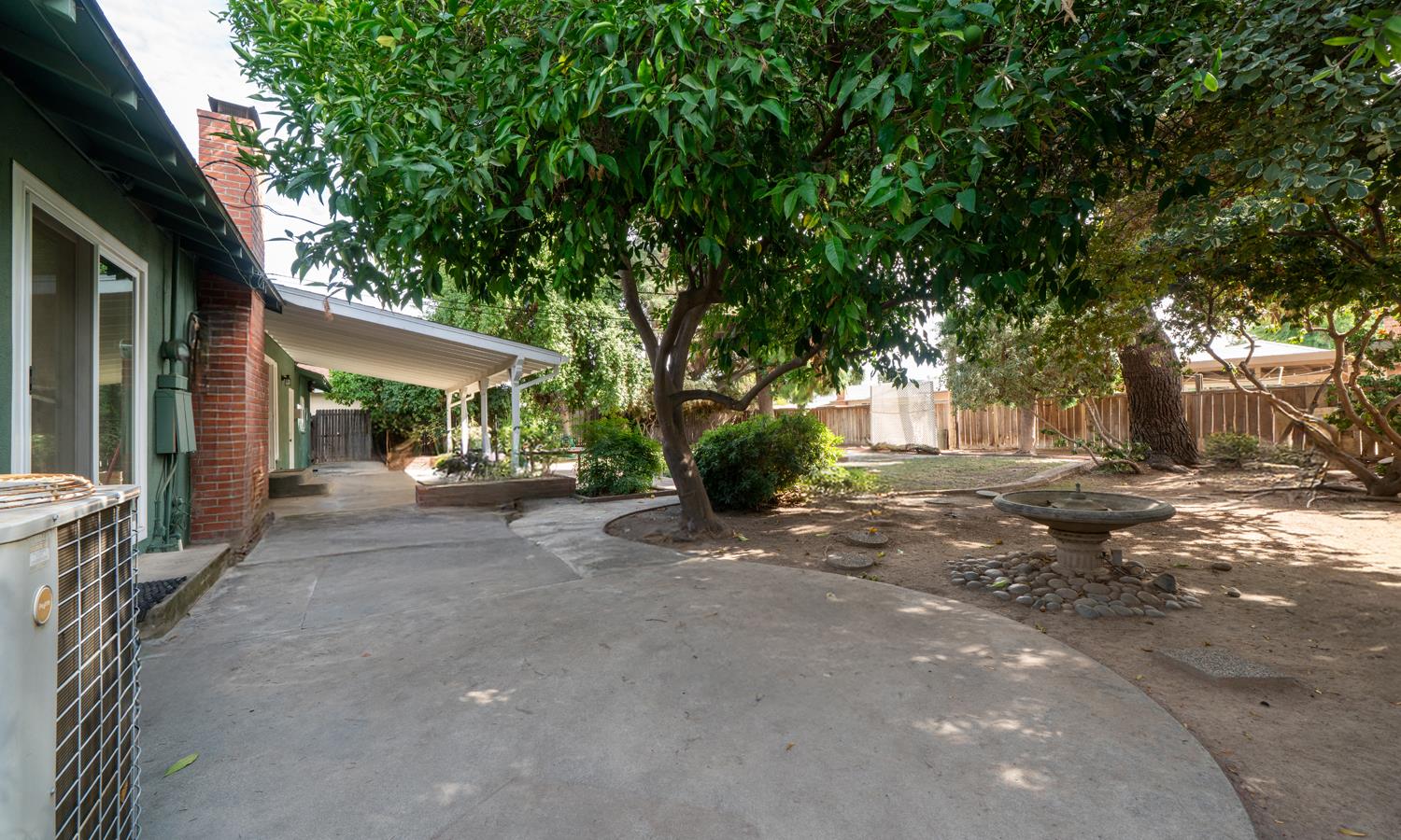 929 W Norwich Ave, Fresno, CA 93726