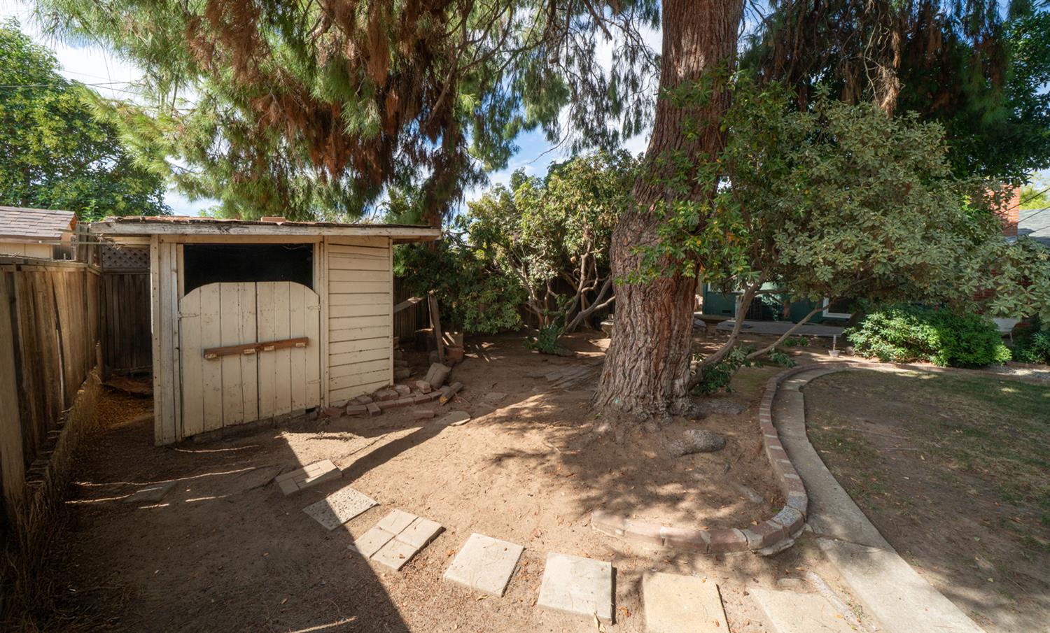 929 W Norwich Ave, Fresno, CA 93726