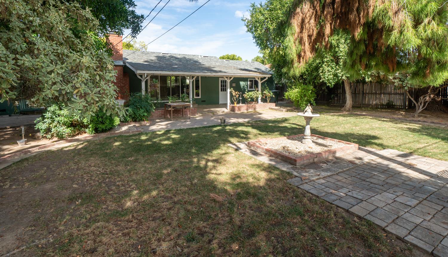 929 W Norwich Ave, Fresno, CA 93726