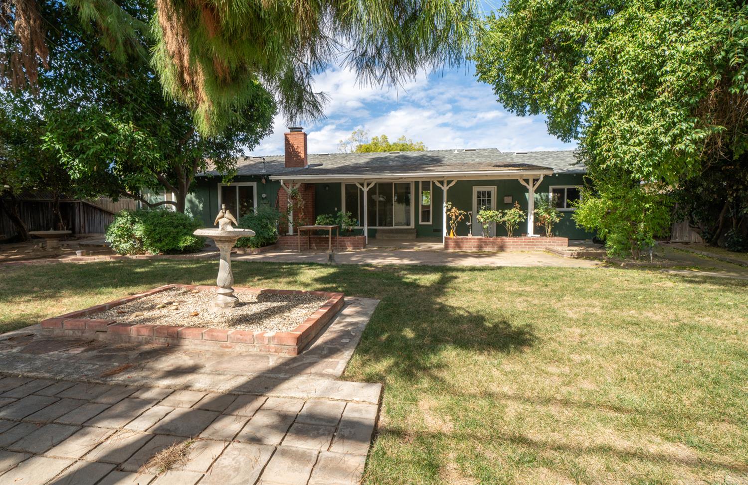 929 W Norwich Ave, Fresno, CA 93726