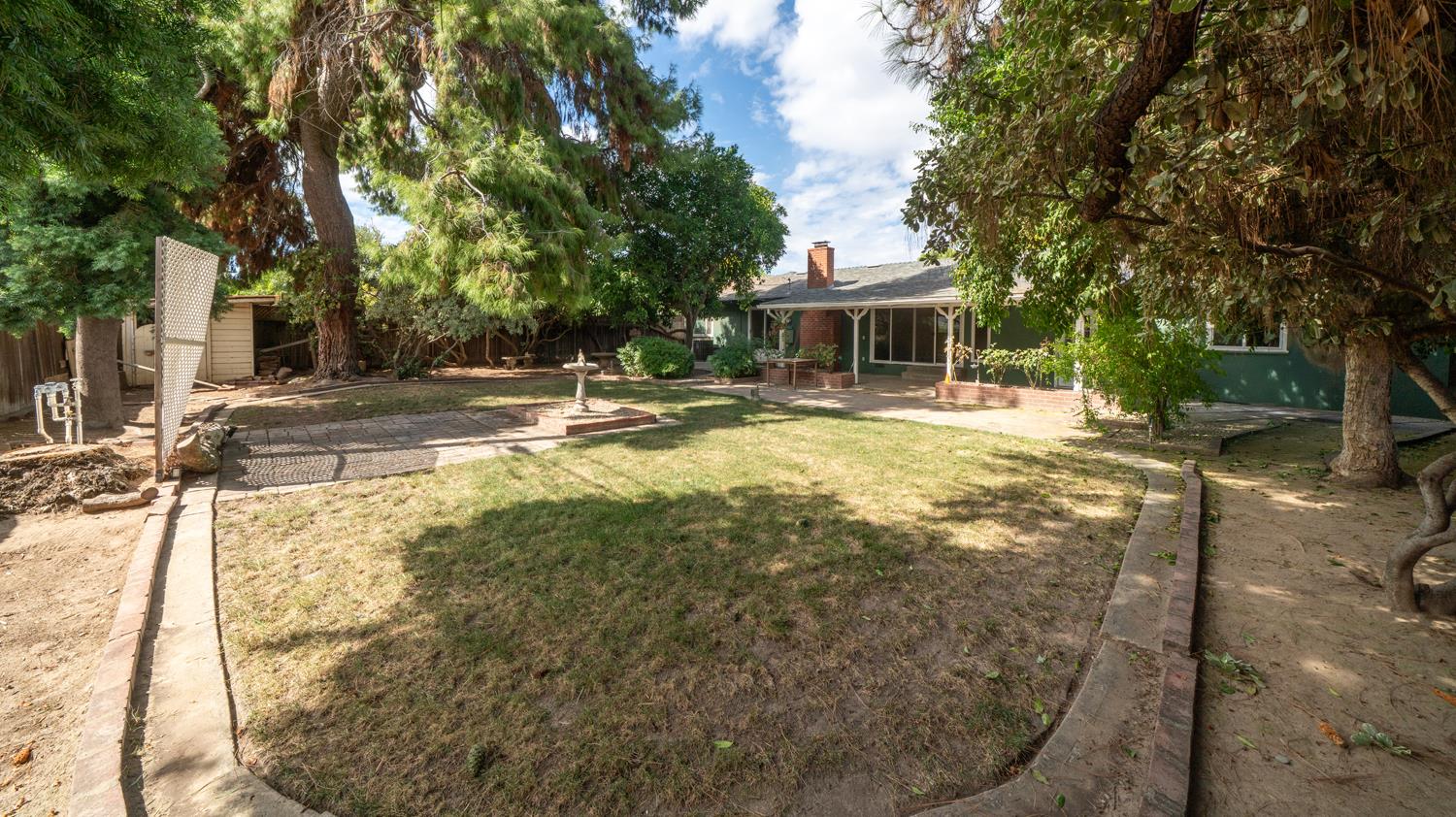 929 W Norwich Ave, Fresno, CA 93726