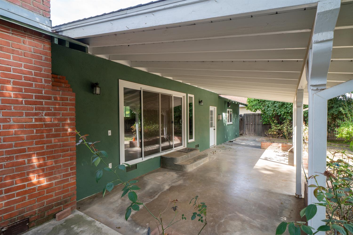 929 W Norwich Ave, Fresno, CA 93726