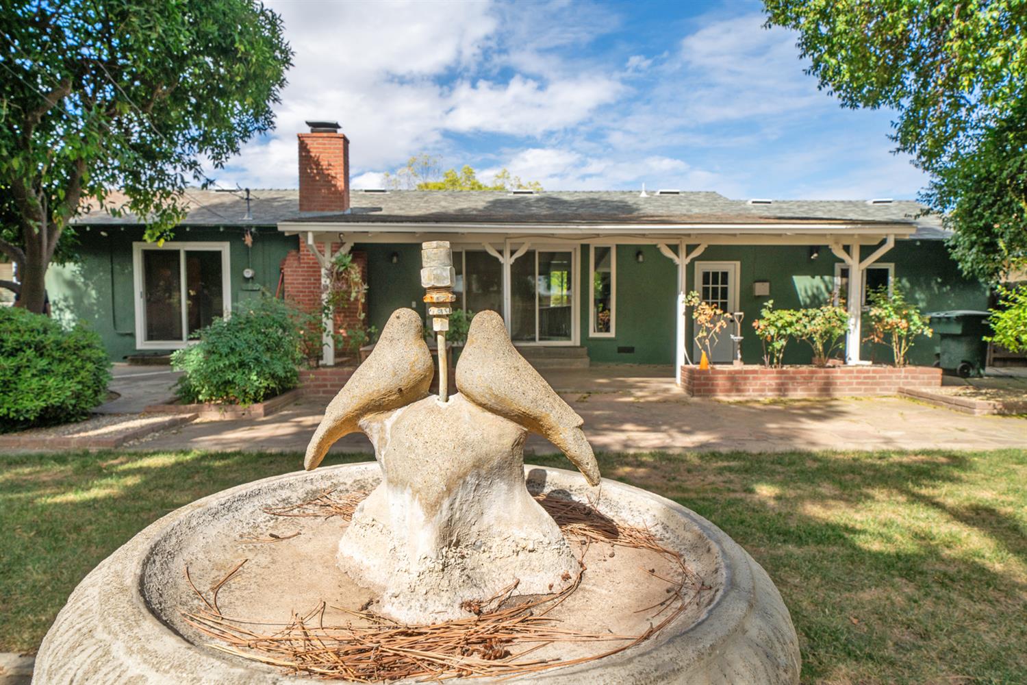 929 W Norwich Ave, Fresno, CA 93726