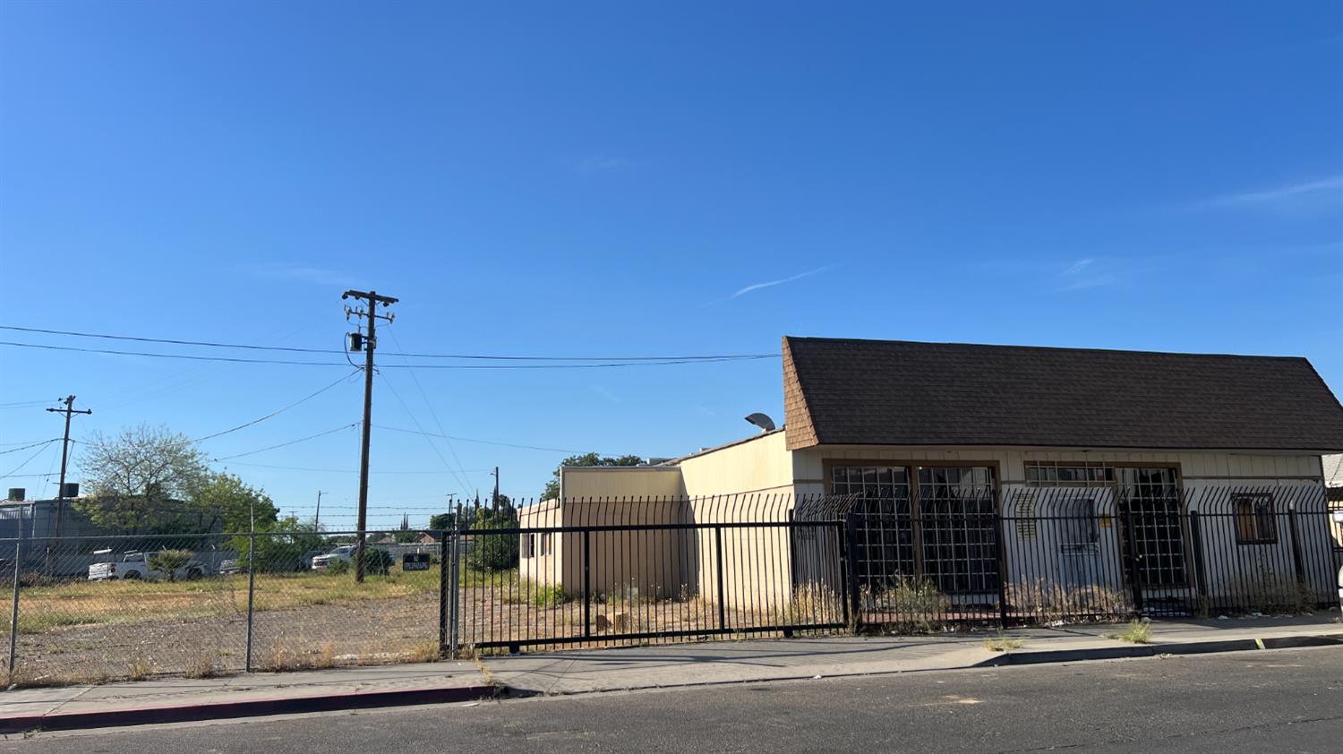 1332 W Belmont Ave, Fresno, CA 93728